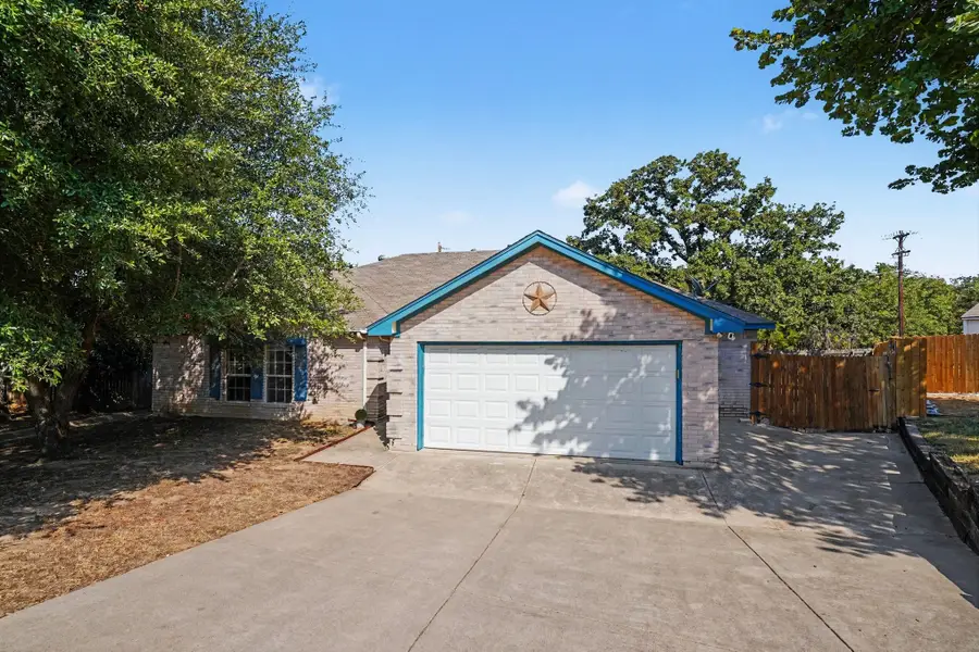 637 Oak View Court, Azle, TX 76020 - #2