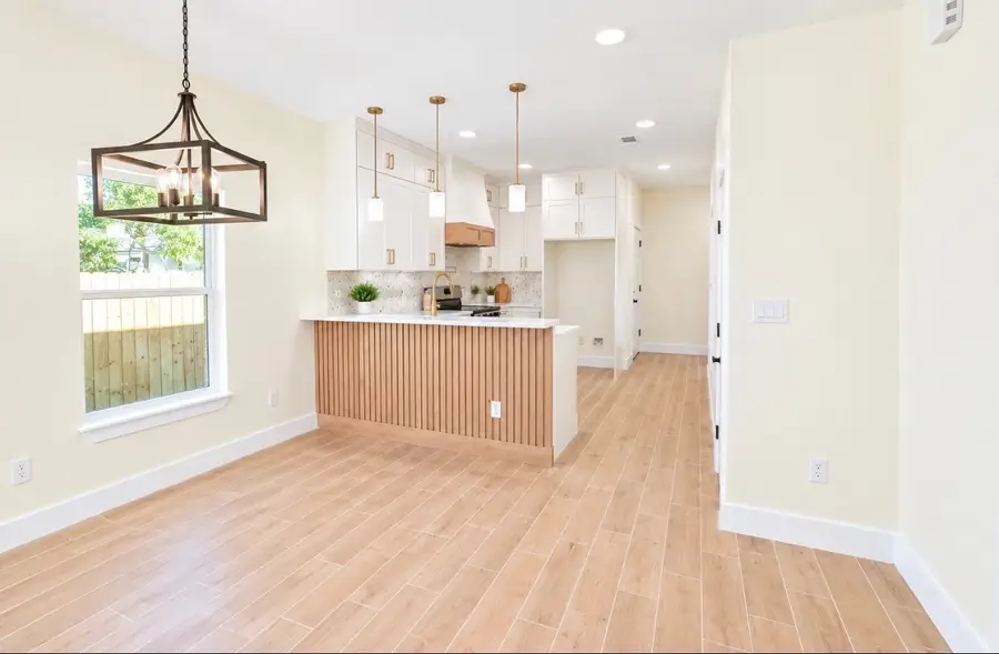 406 E Belknap Street, Ennis, TX 75119 - #3