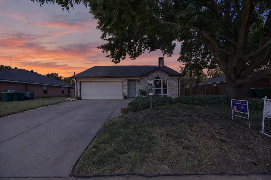 203 Briarglen Drive, Cedar Hill, TX 75104 - #2