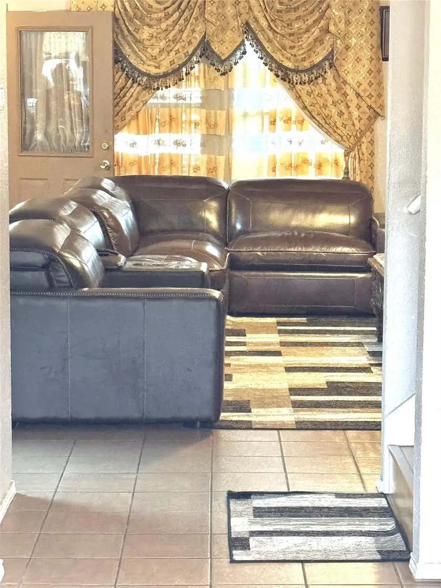 611 Pondview Drive, Cedar Hill, TX 75104 - #3