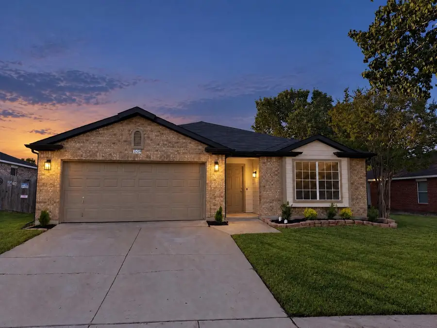 1309 Dundee Drive, Arlington, TX 76002 - #2