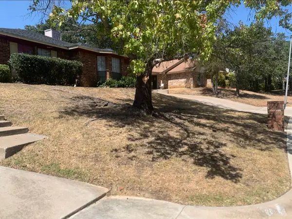 1904 Crooked Lane, Fort Worth, TX 76112