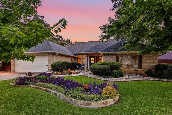 707 Glenn Drive, Euless, TX 76039
