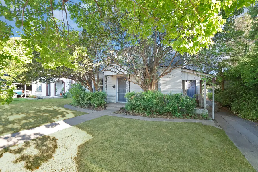 1228 W Gambrell Street, Fort Worth, TX 76115 - #2