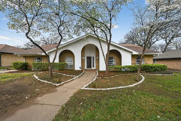 704 Castlewood Lane, Arlington, TX 76012