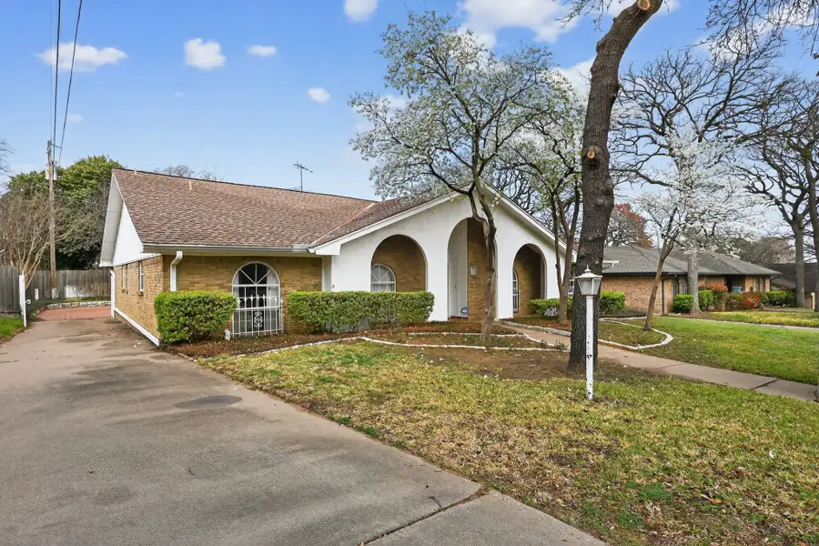 704 Castlewood Lane, Arlington, TX 76012 - #3