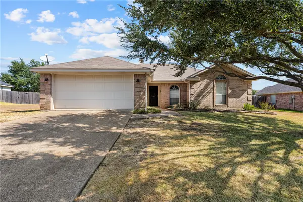 624 Willow Creek Drive, Hewitt, TX 76643