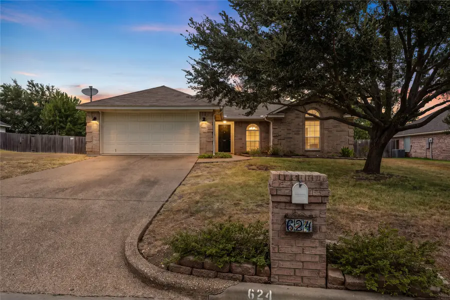 624 Willow Creek Drive, Hewitt, TX 76643 - #2