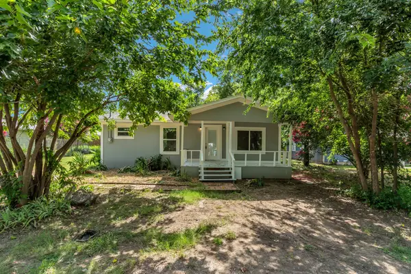 110 N Hillside Street, Red Oak, TX 75154