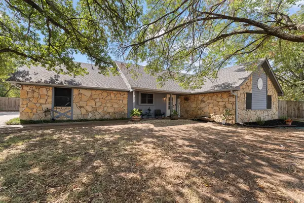 312 Trailwood Drive, Joshua, TX 76058
