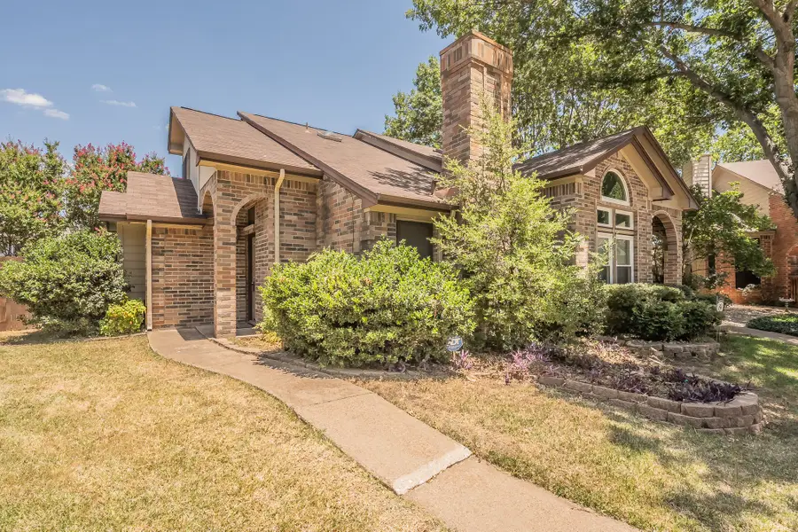 6402 Valleybrooke Court, Arlington, TX 76001 - #2