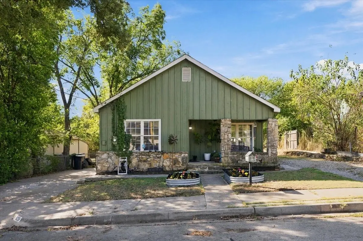 809 W Bridge Street, Weatherford, TX 76086 - #1