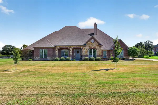 225 Diamond Rose Drive, Burleson, TX 76028
