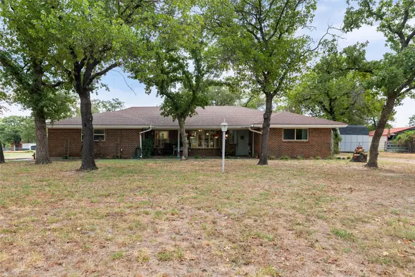 214 De La Cruz Street, Weatherford, TX 76085