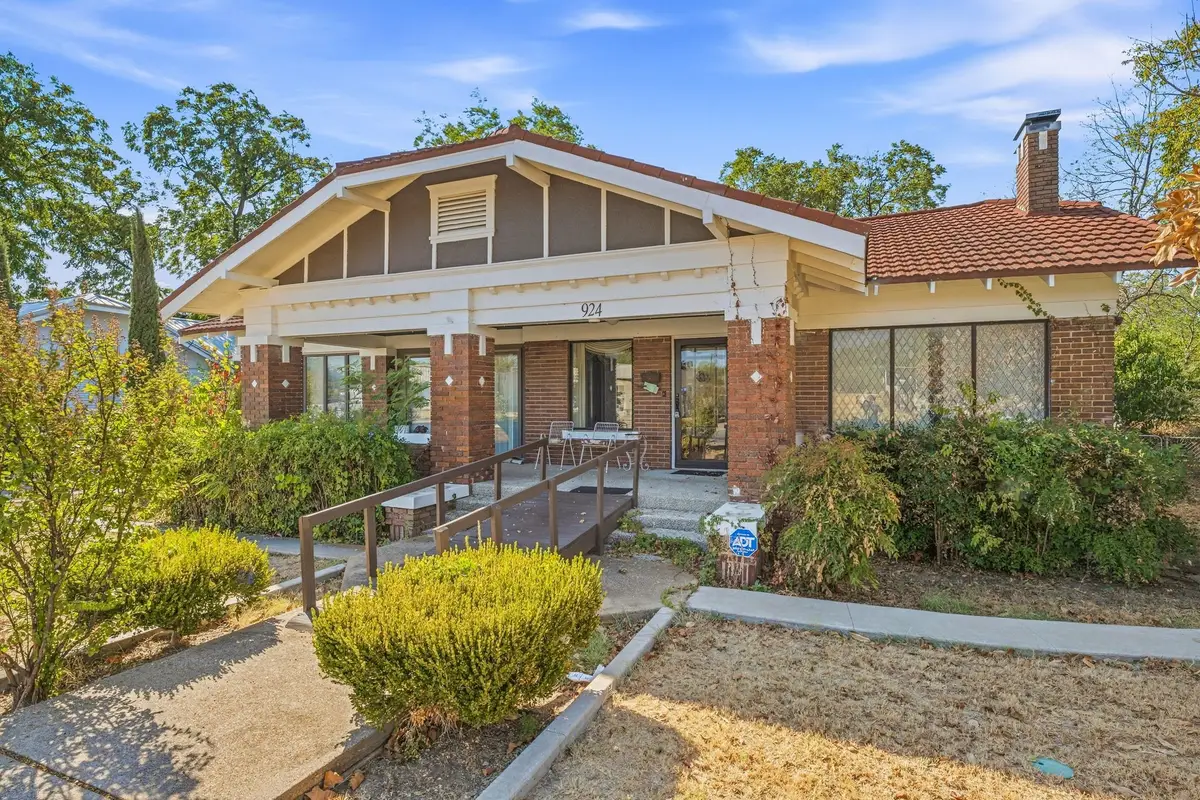 924 4th Street, Graham, TX 76450 - #1