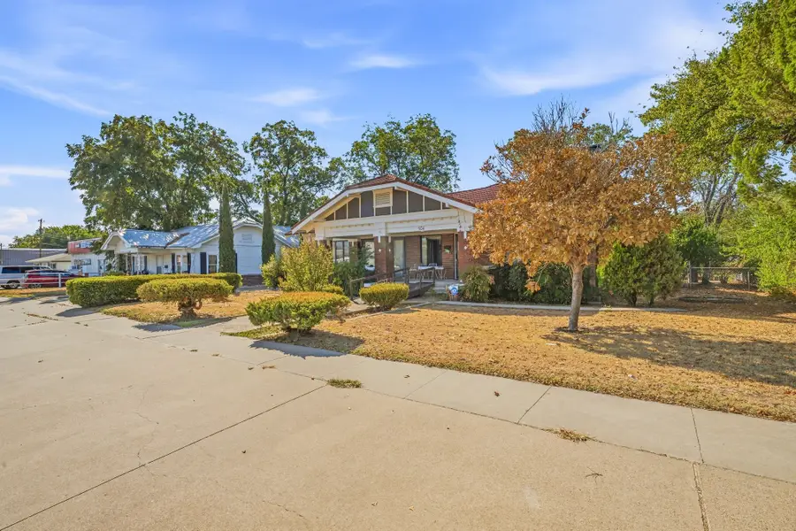 924 4th Street, Graham, TX 76450 - #2