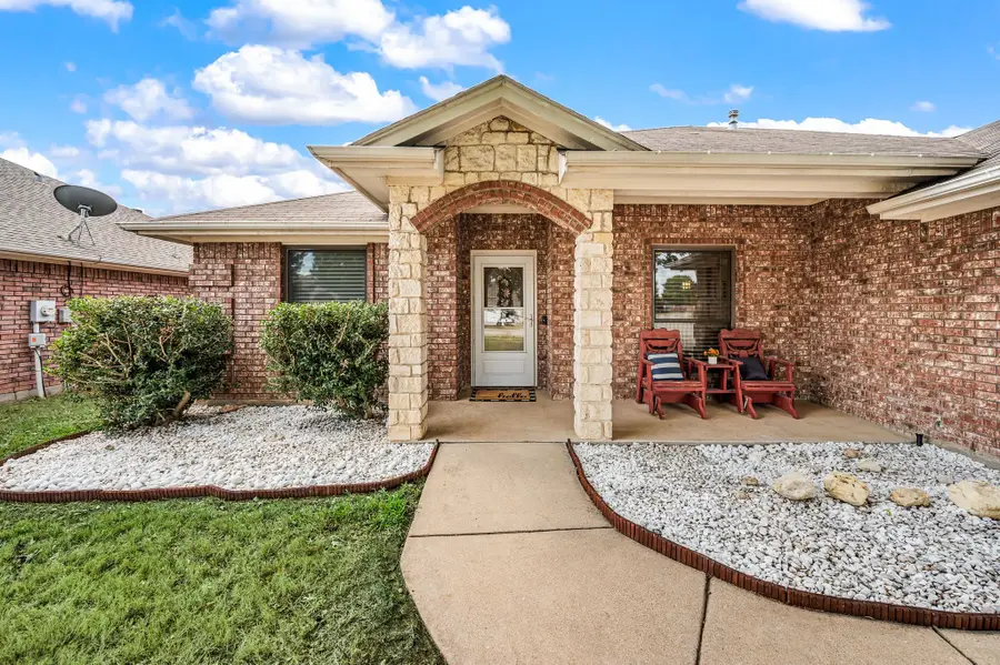 725 Big Willow Drive, Saginaw, TX 76179 - #2