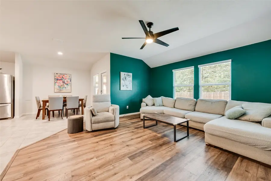 540 Bronze Circle E, Springtown, TX 76082 - #2