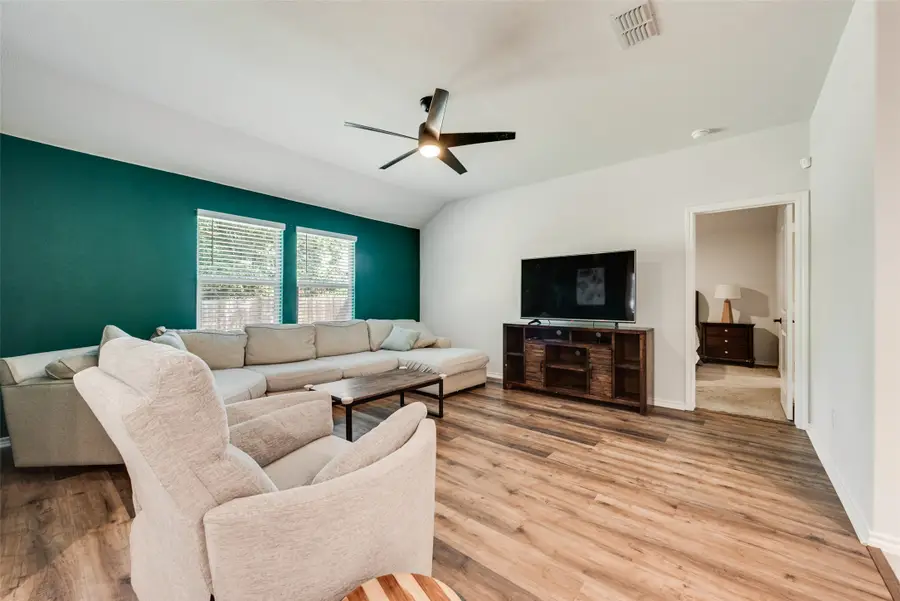540 Bronze Circle E, Springtown, TX 76082 - #3