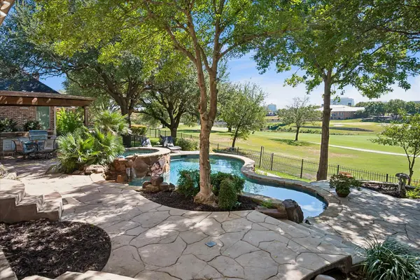 2204 Creekside Circle S, Irving, TX 75063