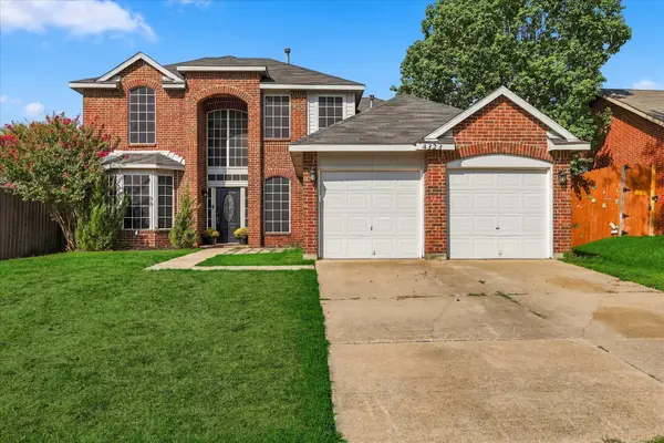 4323 Briar Hill Drive, Grand Prairie, TX 75052
