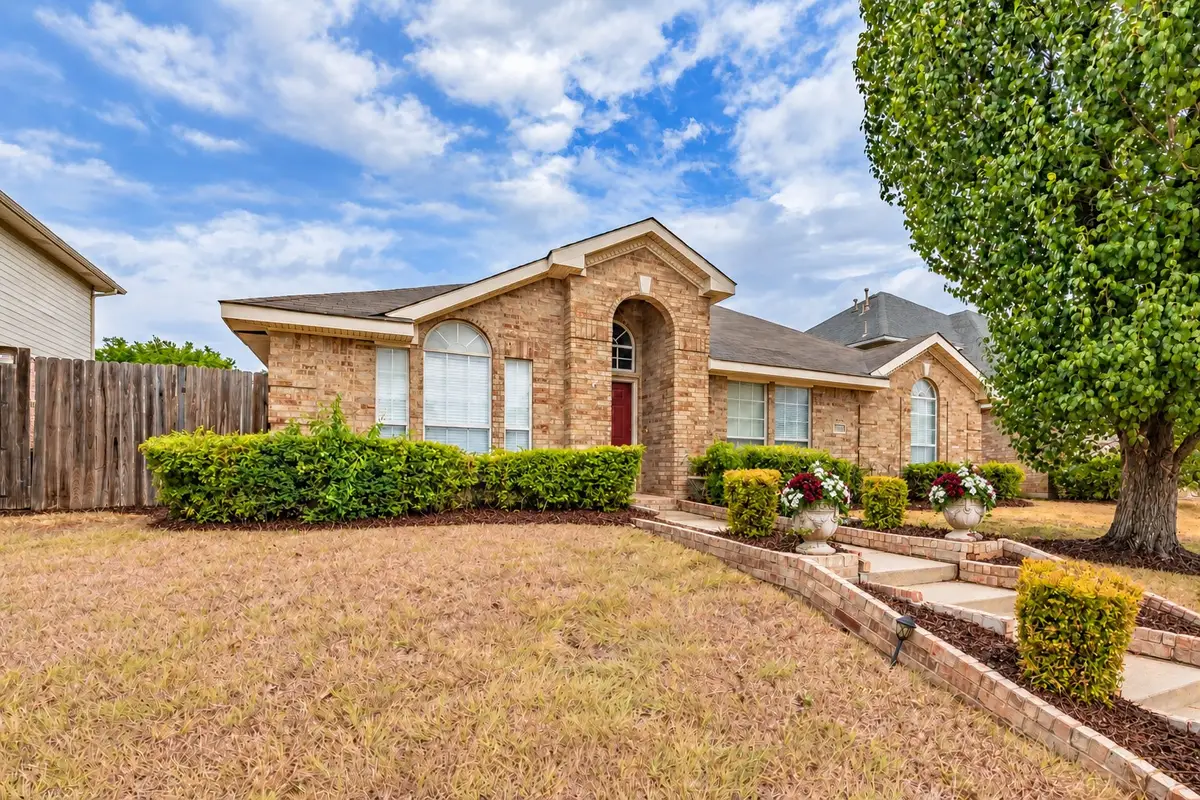 2722 Kingswood Boulevard, Grand Prairie, TX 75052 - #1