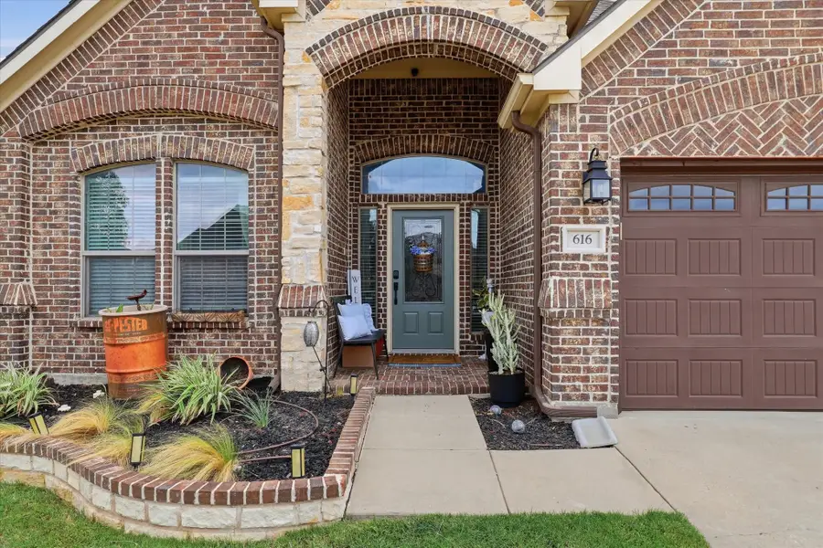616 Seabourne Drive, Saginaw, TX 76179 - #3