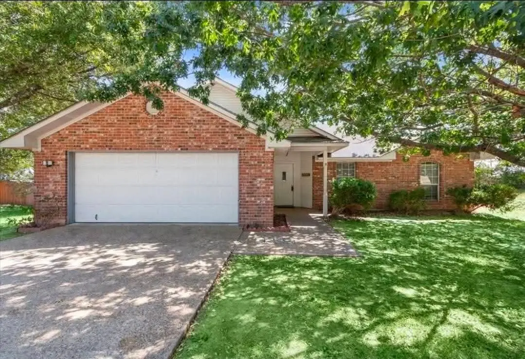 706 Rolling Hills Drive, Hewitt, TX 76643 - #1