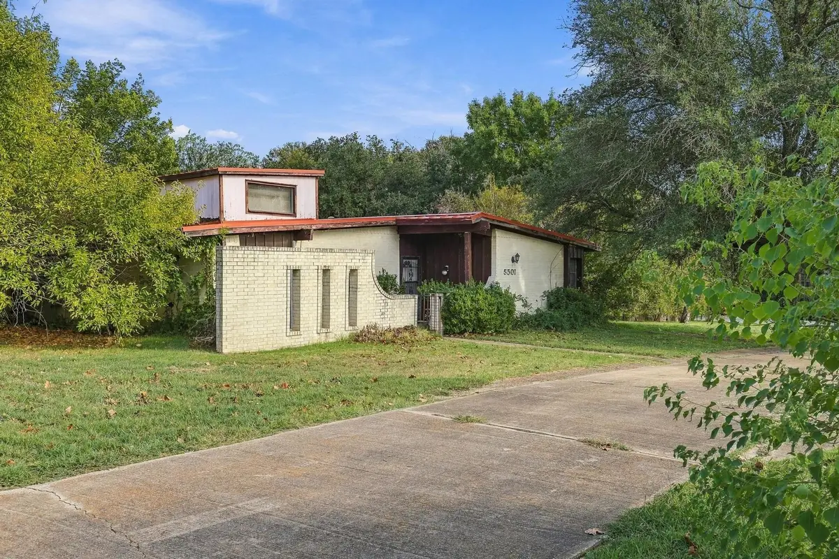 5501 Camino Dos Lagos Drive, Sherman, TX 75090 - #1