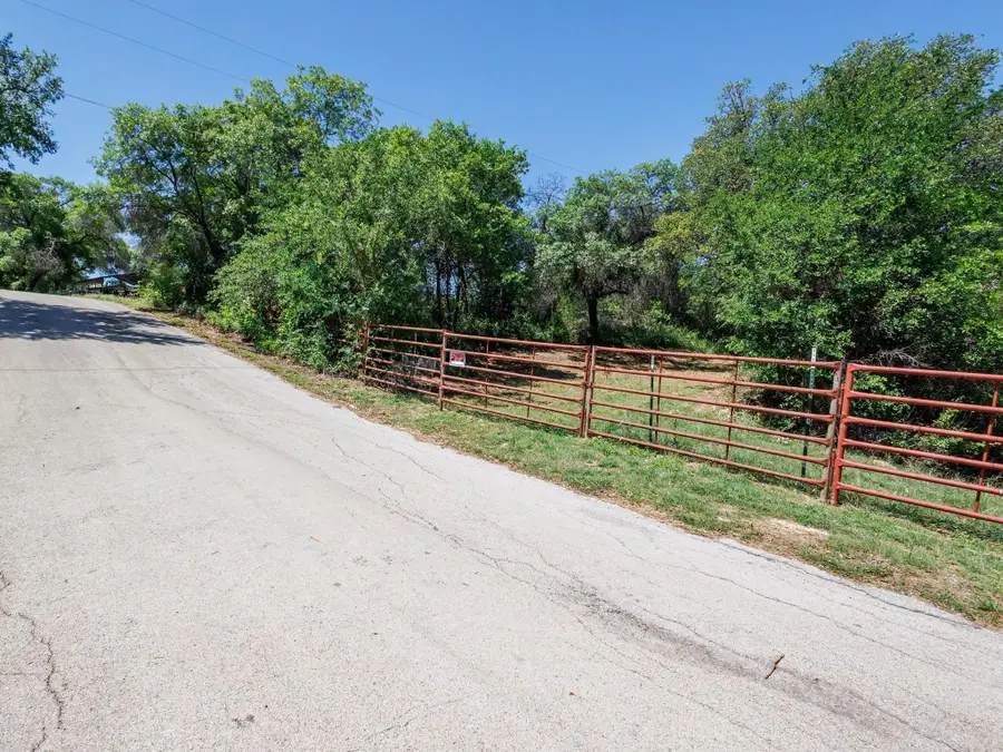 6912 Ireland Drive, Brownwood, TX 76801 - #2