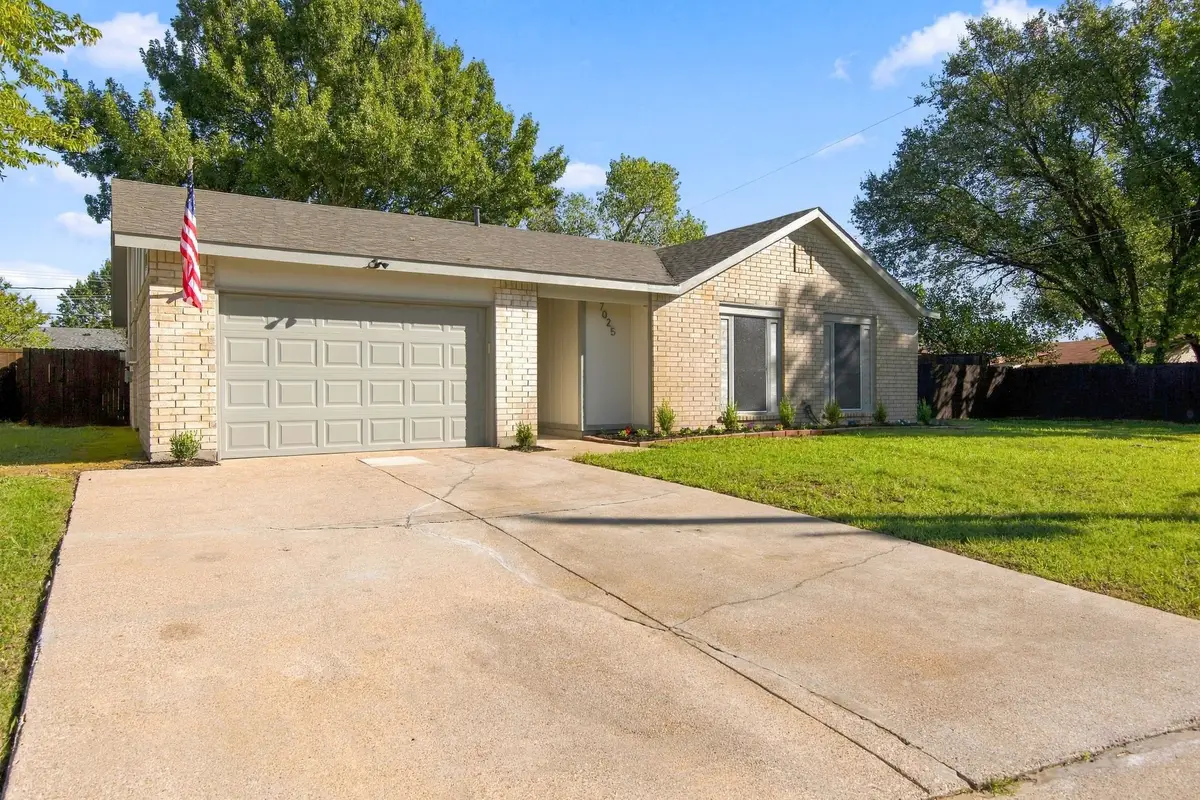 7025 Lincolnshire Lane, North Richland Hills, TX 76182 - #1