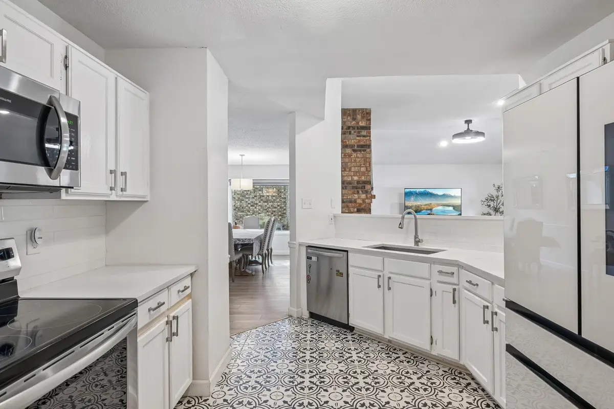 322 Valley Spring Drive, Arlington, TX 76018 - #1