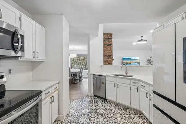 322 Valley Spring Drive, Arlington, TX 76018