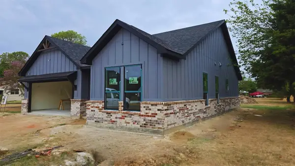 106 Meadow Heath Drive, Mabank, TX 75156