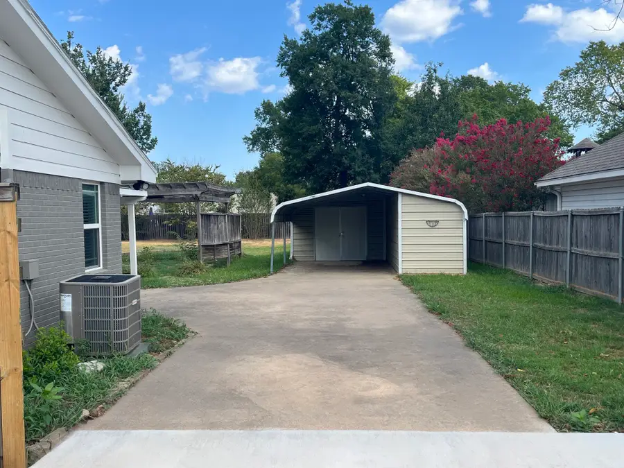 615 E Fairview Street, Blossom, TX 75416 - #3