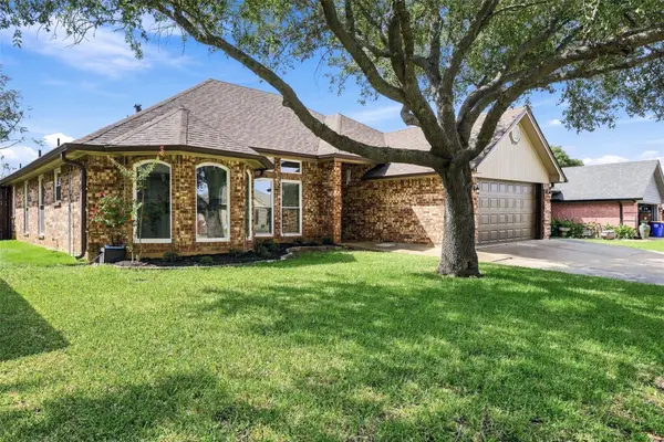 6036 Sundown Drive, Watauga, TX 76148