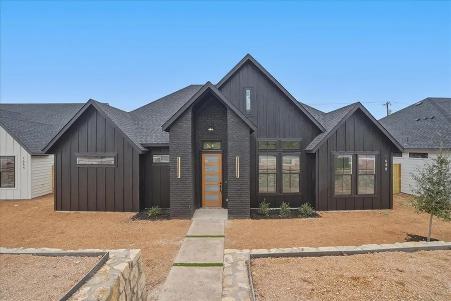 1648 W Wintergreen Road, Lancaster, TX 75134 - #2