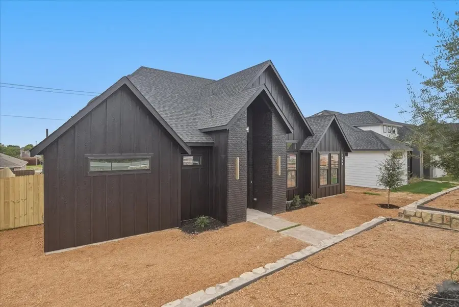 1648 W Wintergreen Road, Lancaster, TX 75134 - #3