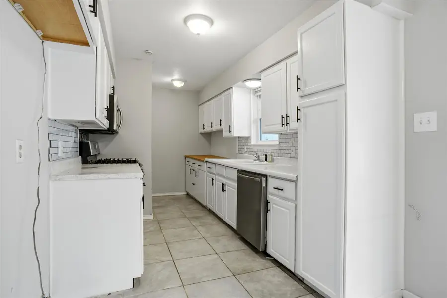 803 S 1st Street, Sanger, TX 76266 - #3