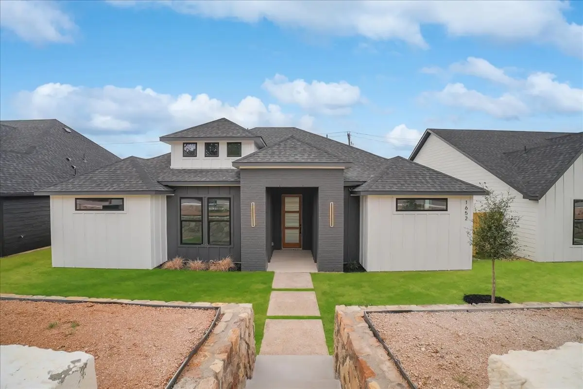 1652 W Wintergreen Road, Lancaster, TX 75134 - #1