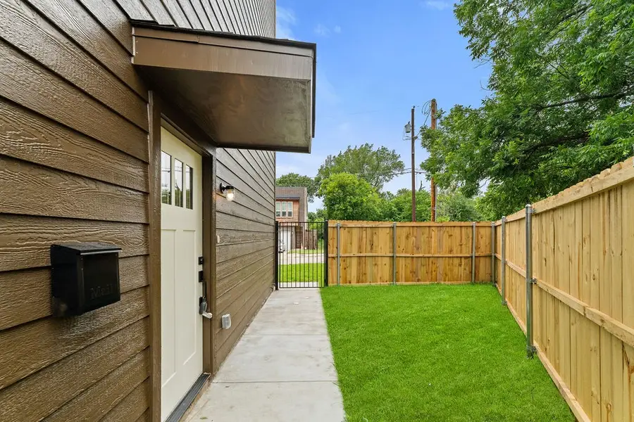 2428 Saint Clair Drive, Dallas, TX 75215 - #3