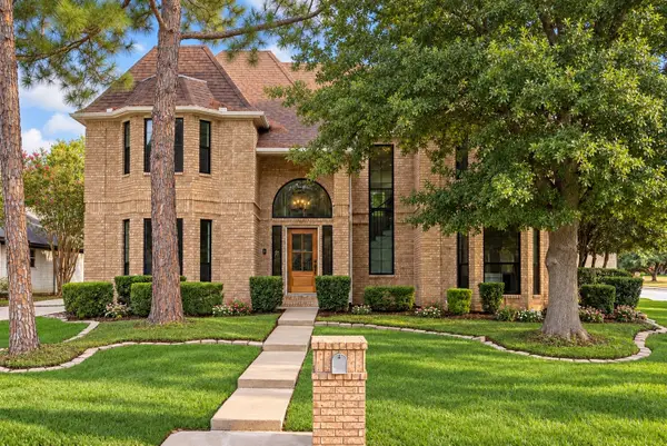 2 Crestwood Drive, Trophy Club, TX 76262