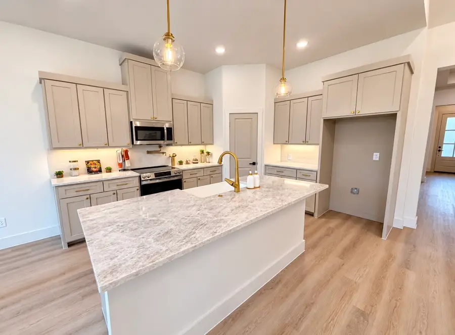 5504 Curzon Avenue, Fort Worth, TX 76107 - #3