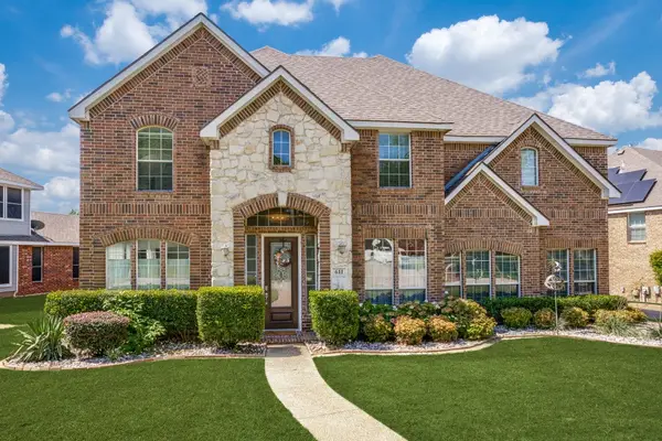 611 Creekwood Lane, Grand Prairie, TX 75052