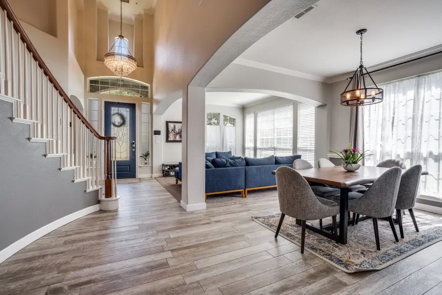 611 Creekwood Lane, Grand Prairie, TX 75052 - #2