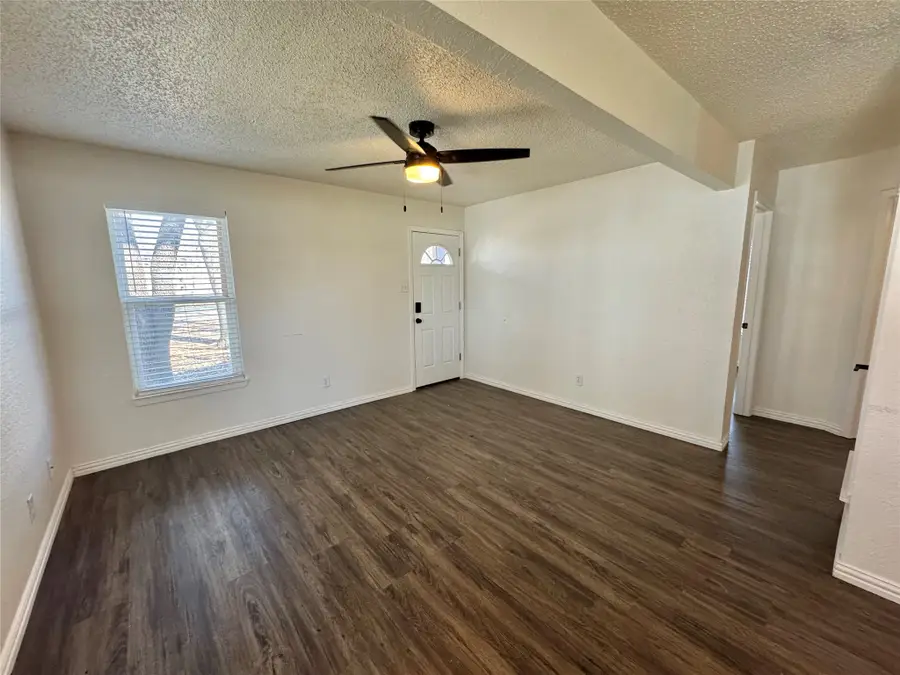 113 W Arnold Street, Granbury, TX 76048 - #2