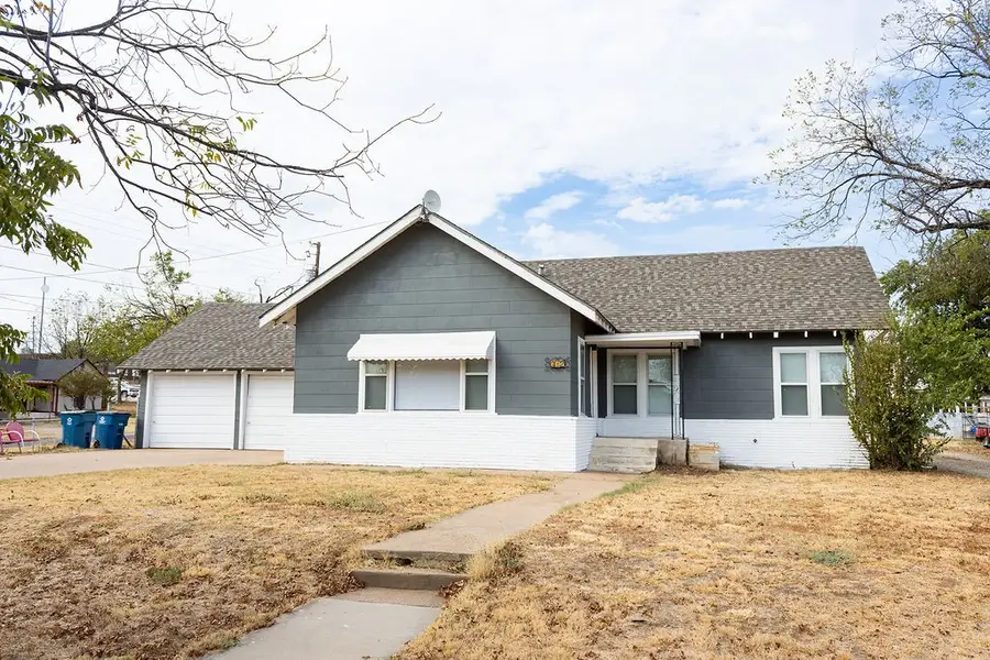 312 W Lindsey Street, Breckenridge, TX 76424 - #2