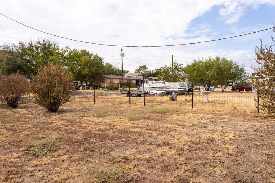 312 W Lindsey Street, Breckenridge, TX 76424 - #3