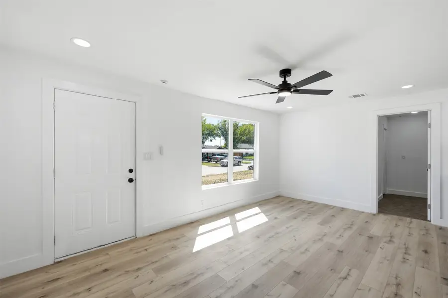 905 E Shaw Street, Fort Worth, TX 76110 - #3
