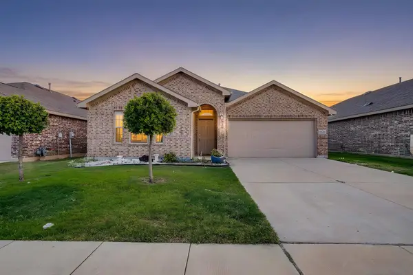 8925 Finn Lane, Fort Worth, TX 76131
